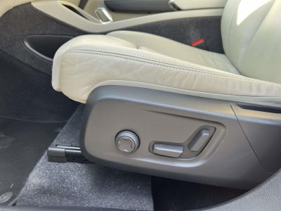 2023 Volvo XC40 B5 Ultimate Bright Theme