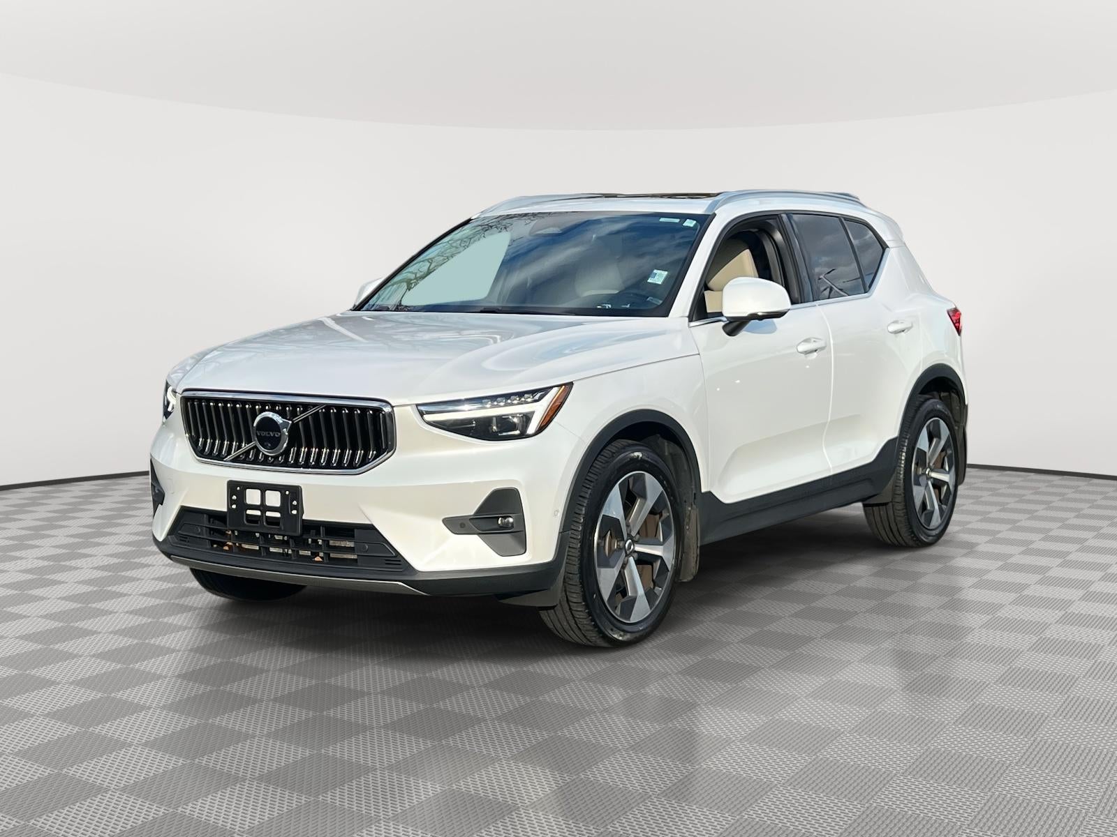 2023 Volvo XC40 B5 Ultimate Bright Theme