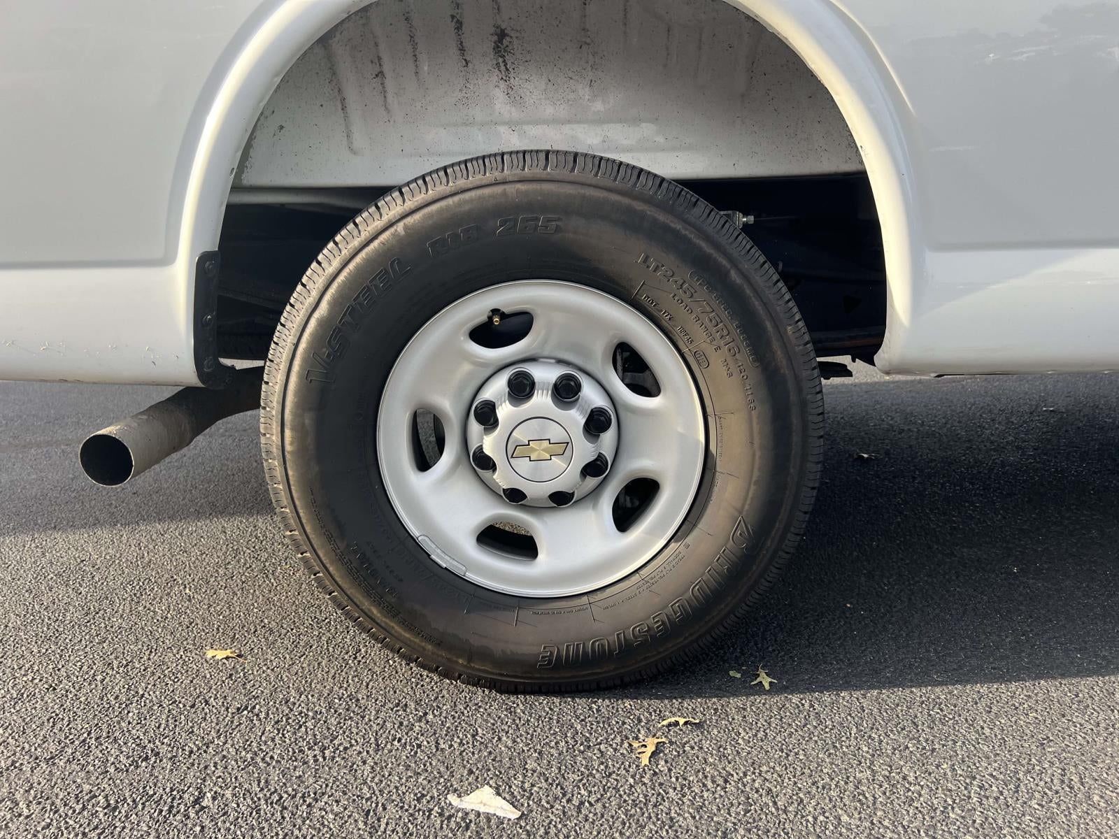 2025 Chevrolet Express Cargo WT