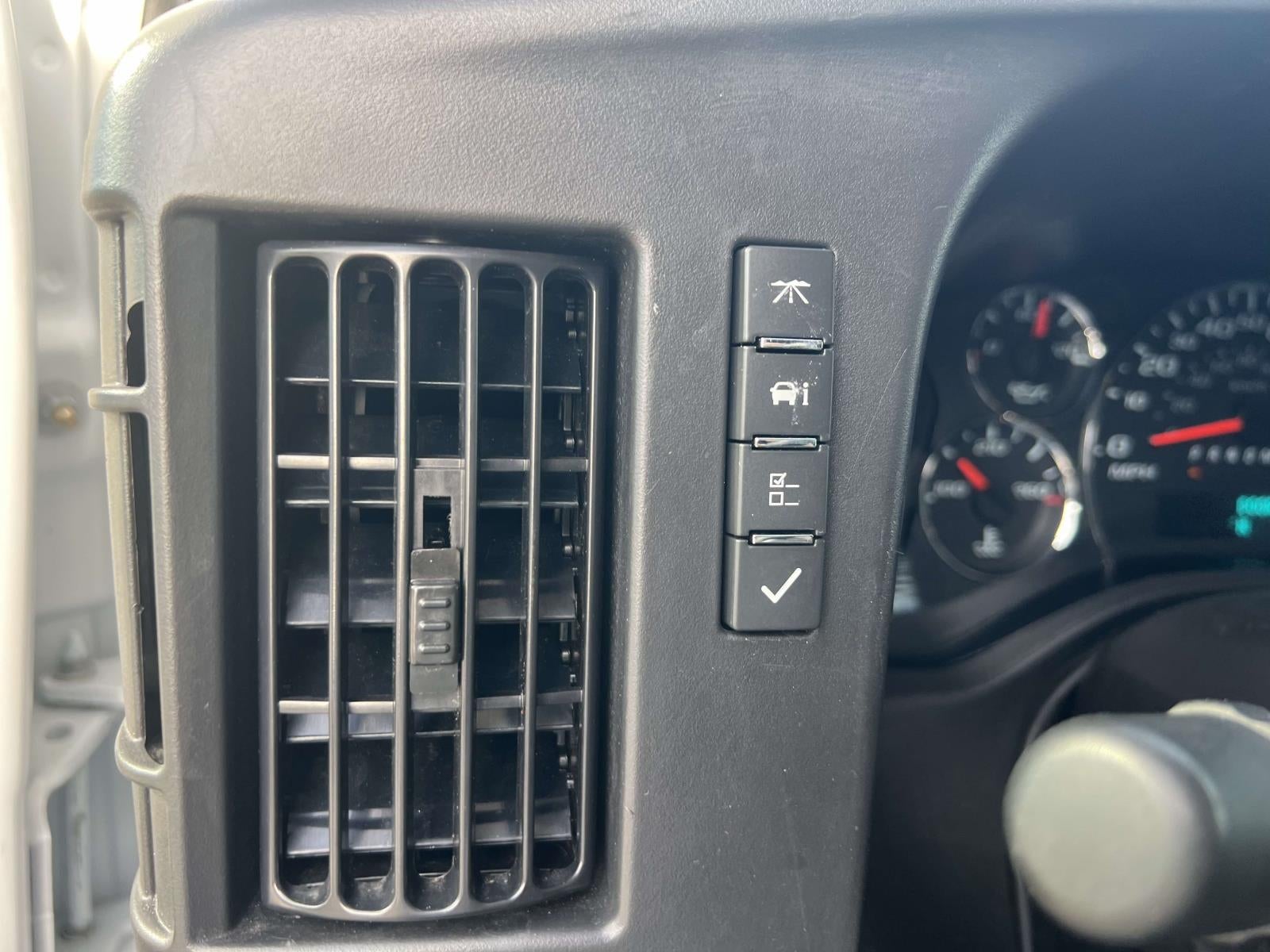2025 Chevrolet Express Cargo WT
