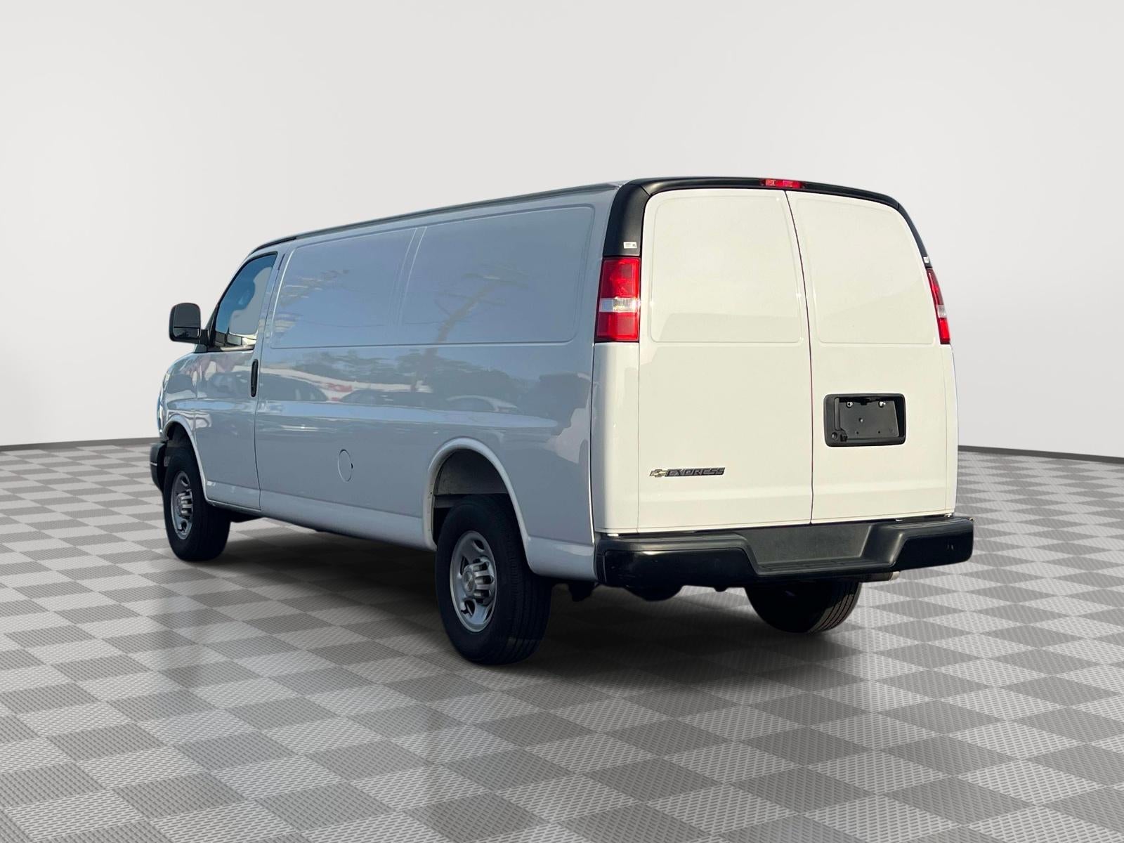 2025 Chevrolet Express Cargo WT