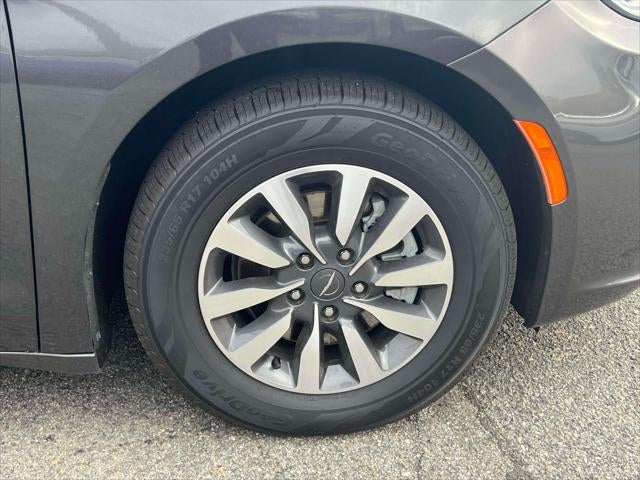 2022 Chrysler Pacifica Hybrid Touring L