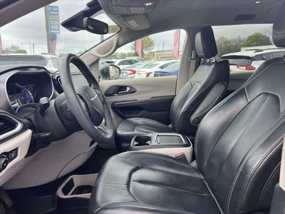 2022 Chrysler Pacifica Hybrid Touring L