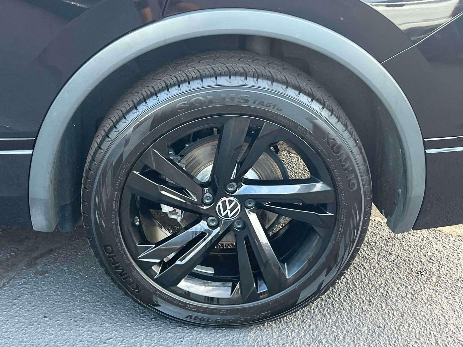 2024 Volkswagen Tiguan SE R-Line Black