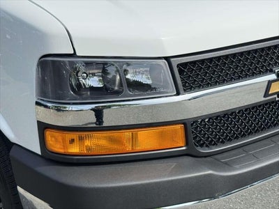 2025 Chevrolet Express Passenger 1LT