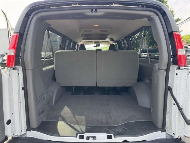 2025 Chevrolet Express Passenger 1LT