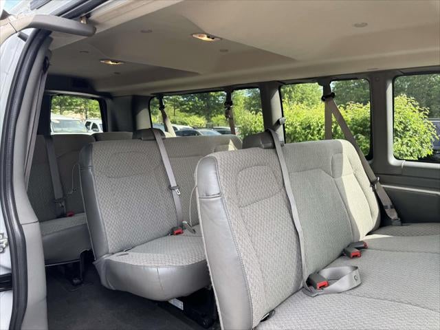 2025 Chevrolet Express Passenger 1LT