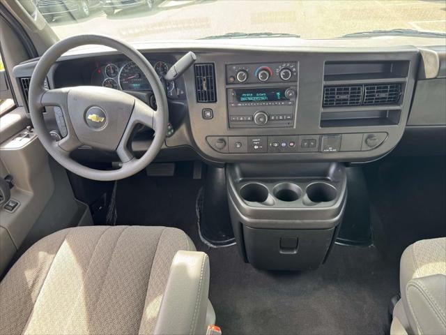 2025 Chevrolet Express Passenger 1LT