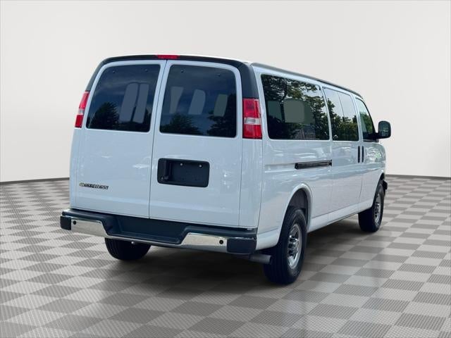 2025 Chevrolet Express Passenger 1LT