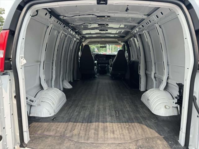 2025 Chevrolet Express Cargo WT