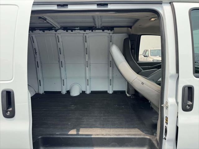 2025 Chevrolet Express Cargo WT