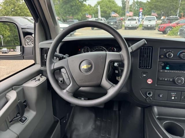 2025 Chevrolet Express Cargo WT