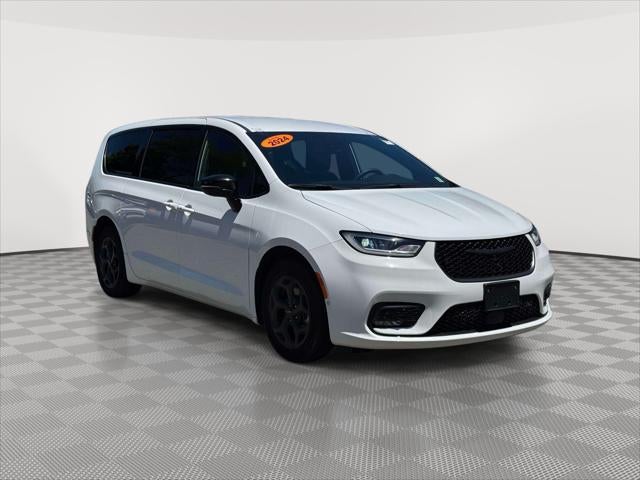 2024 Chrysler Pacifica Hybrid S Appearance Pkg