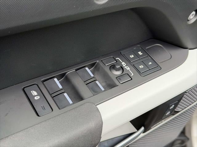 2023 Land Rover Defender S