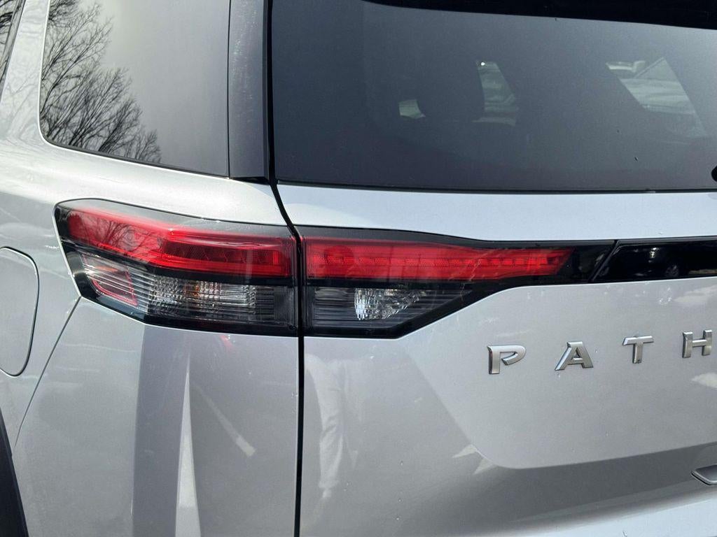 2024 Nissan Pathfinder SV 4WD