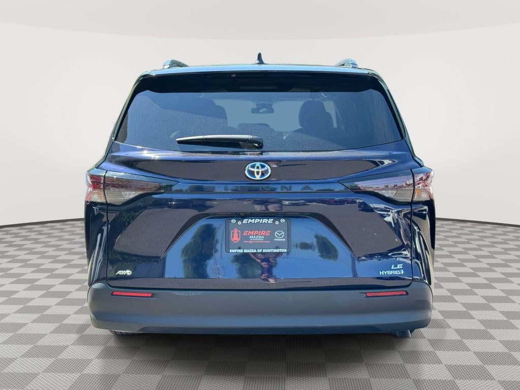 2024 Toyota Sienna LE