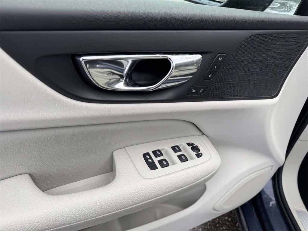 2020 Volvo S60 T5 Momentum